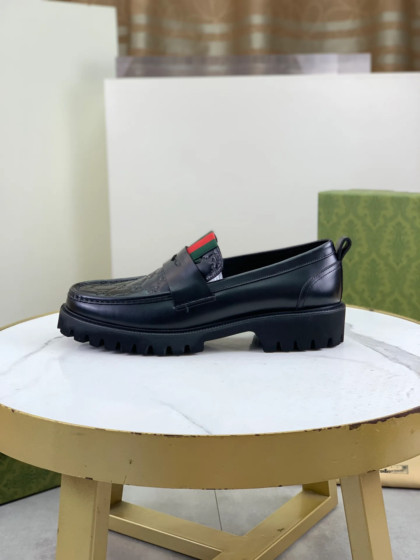 Factory price P840 💰💎💎💎Top version (original foam outsole) Brand: [GUCCi] Gucci's new business formal casual leather shoes Standard code: Men's size 39–45 (38 needs to be customized) Grade: Same style as the official website Original order quality Materials: Original open-edge beaded calfskin Water-dyed cowhide lining Original lightweight foam outsole Style category: Men's fashion Formal casual leather shoes, slip-on men's shoes series, young and fashionable, European and American trends, British style, casual matching, comfortable feet, color: multiple colors available, actual picture